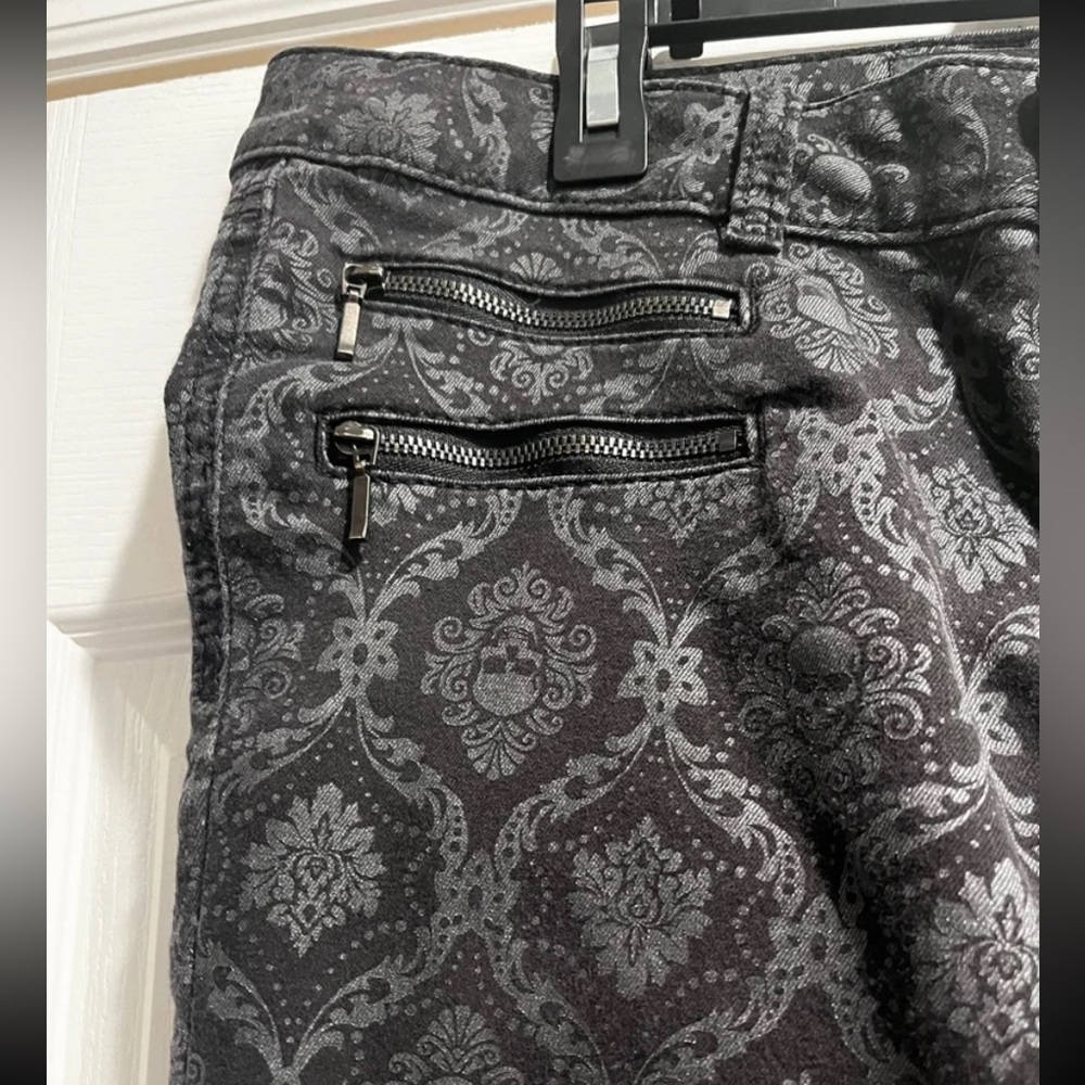 Skull Paisley designed skinny pants